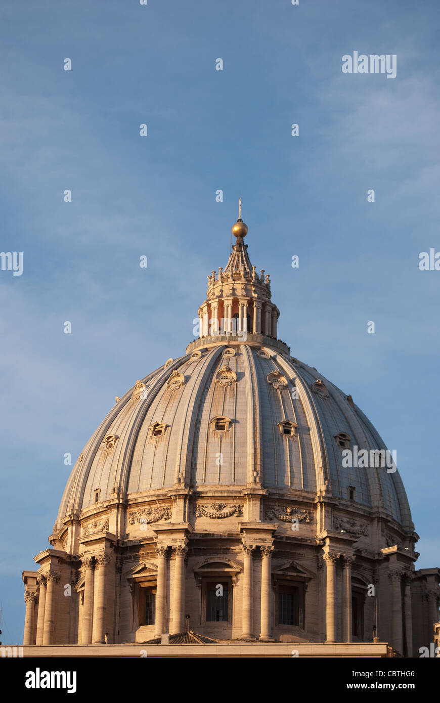 Vatikan-Stadt. Die Kuppel des Petersdom in Rom Stockfoto