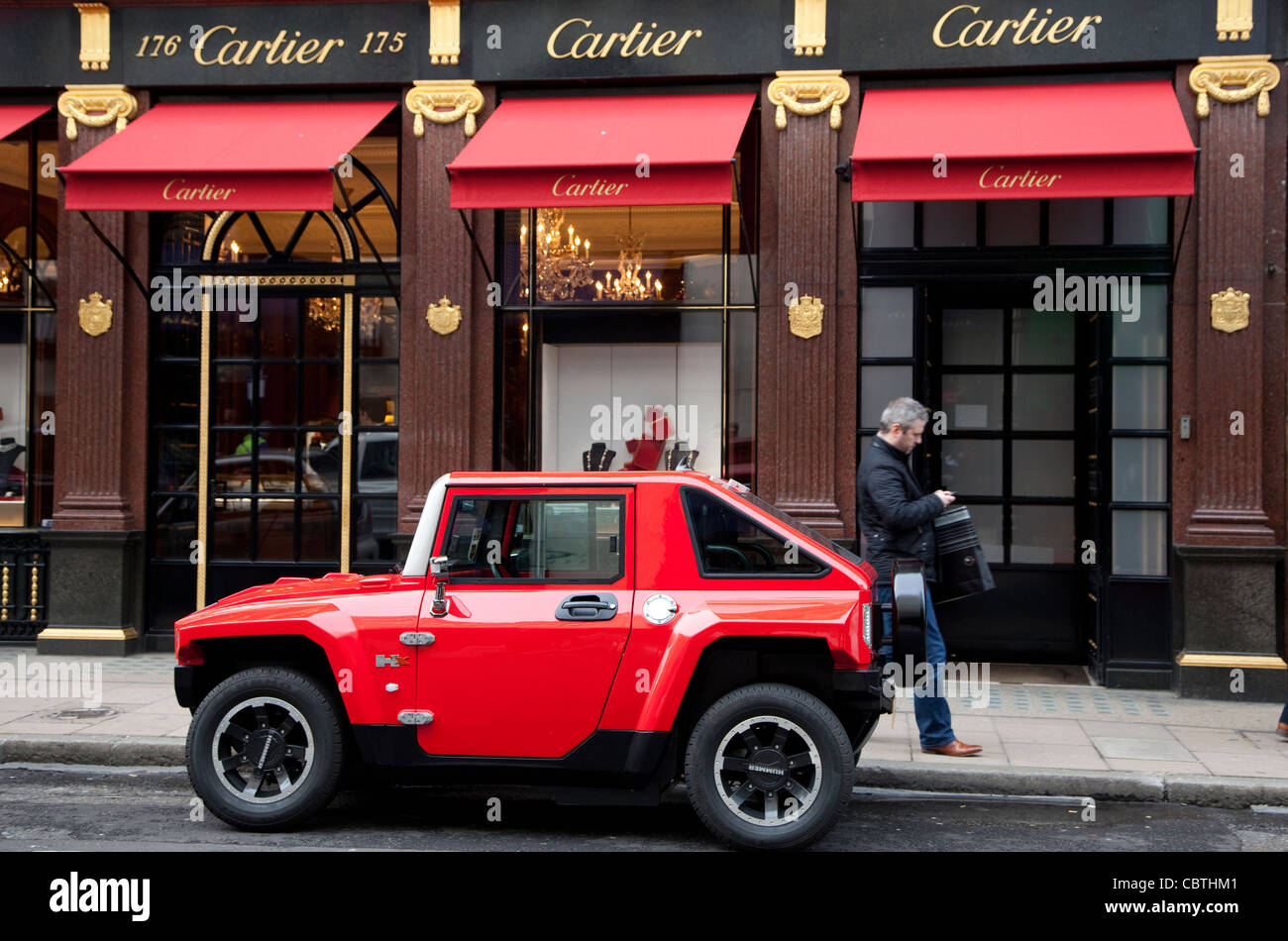 Hummer HX-Elektro-Auto parkten außerhalb Cartier Juweliere, Mayfair, London Stockfoto