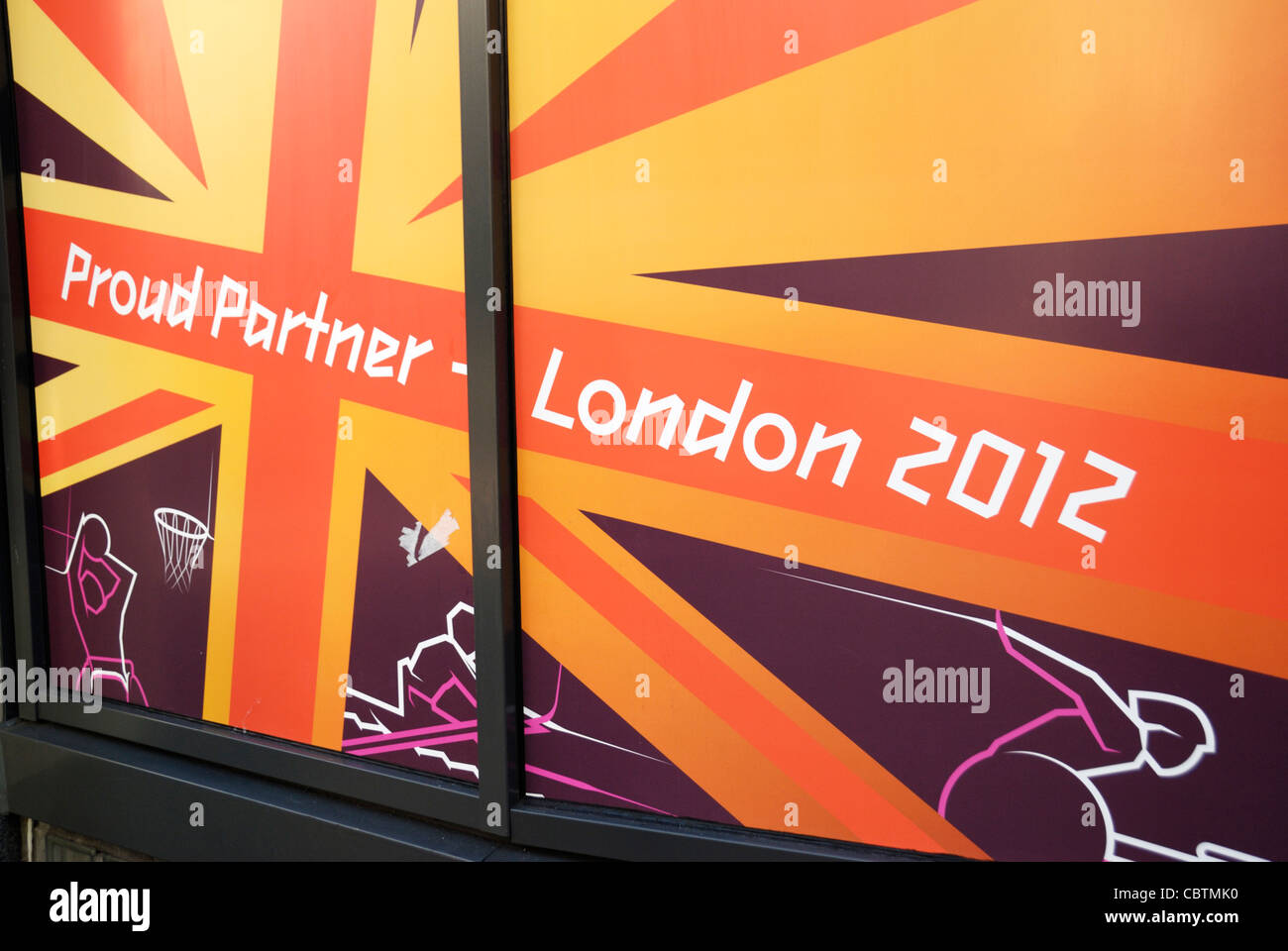 London 2012 Partner Werbung außerhalb Sainsburys Supermarkt Stockfoto