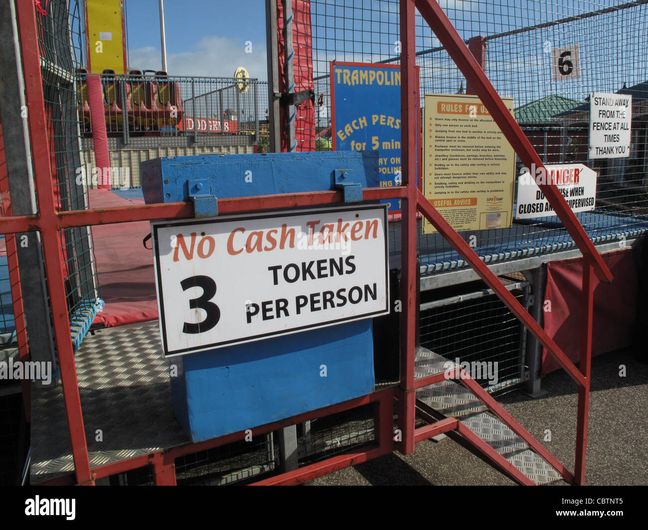 Kein Bargeld genommen 3 Token pro person Stockfoto