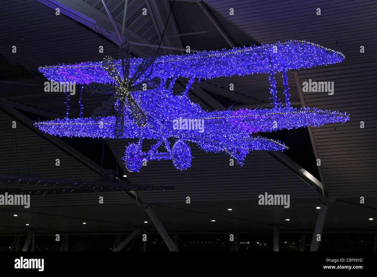 Flugzeug CHRISTMAS LIGHTS SCHIPHOL Flughafen AMSTERDAM HOLLAND 24. November 2011 Stockfoto