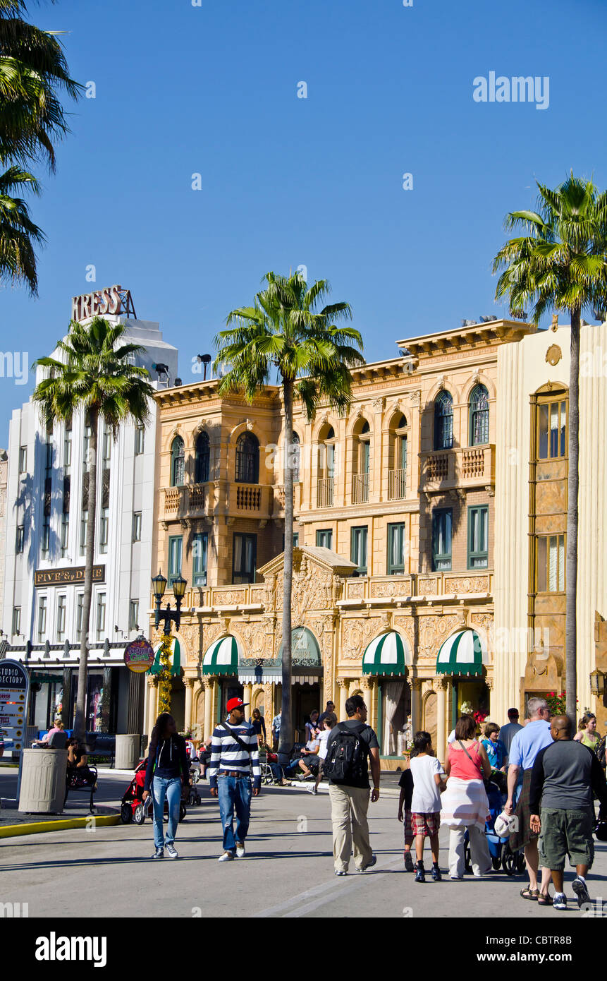 Hollywood Boulevard Gebäude und Touristen bei Universal Studios Orlando Florida Stockfoto