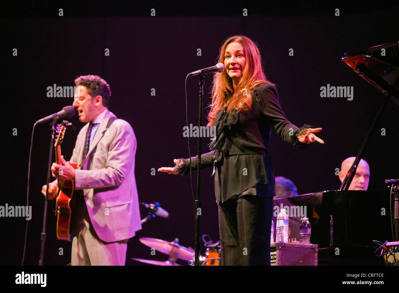 JESSICA MOLASKEY singt mit JOHN PIZZARELLI QUARTET führt auf der Jimmy Lyons Bühne - 54. MONTEREY JAZZ FESTIVAL 2011 Stockfoto