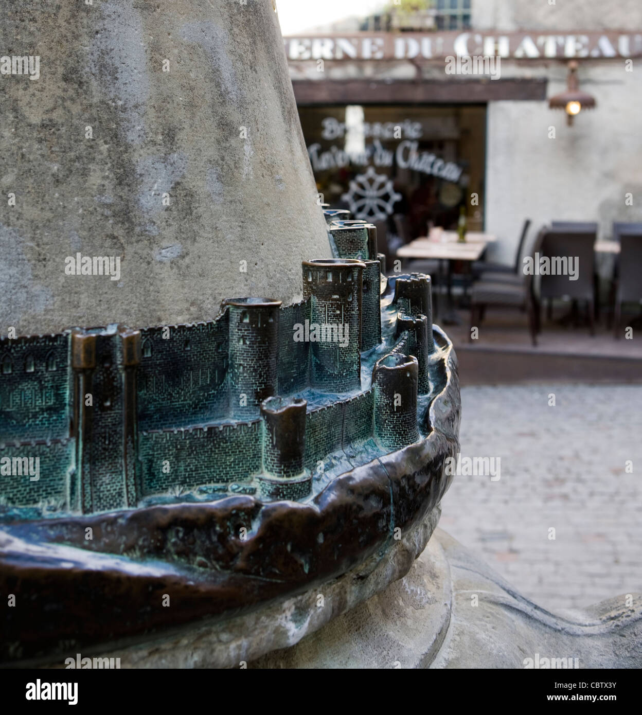 Ein Messing-Modell der Stadt Carcassonne Wände im Zentrum von das CityPlace du Chateau, Carcassonne, Languedoc-Roussillon, Frankreich Stockfoto