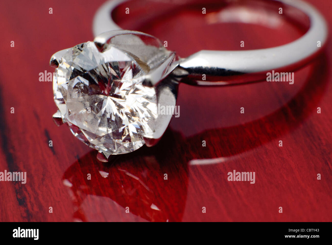 Zwei Caret Diamant-Verlobungsring Stockfoto