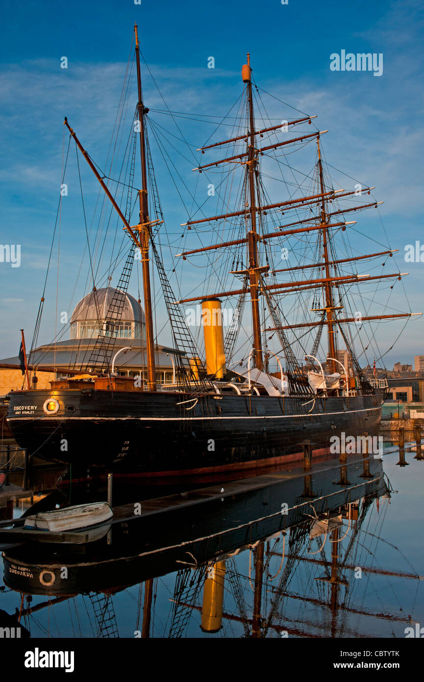 DUNDEE, SCHOTTLAND, Großbritannien - 28. SEPTEMBER 2011: RRS Discovery at Discovery Point Stockfoto