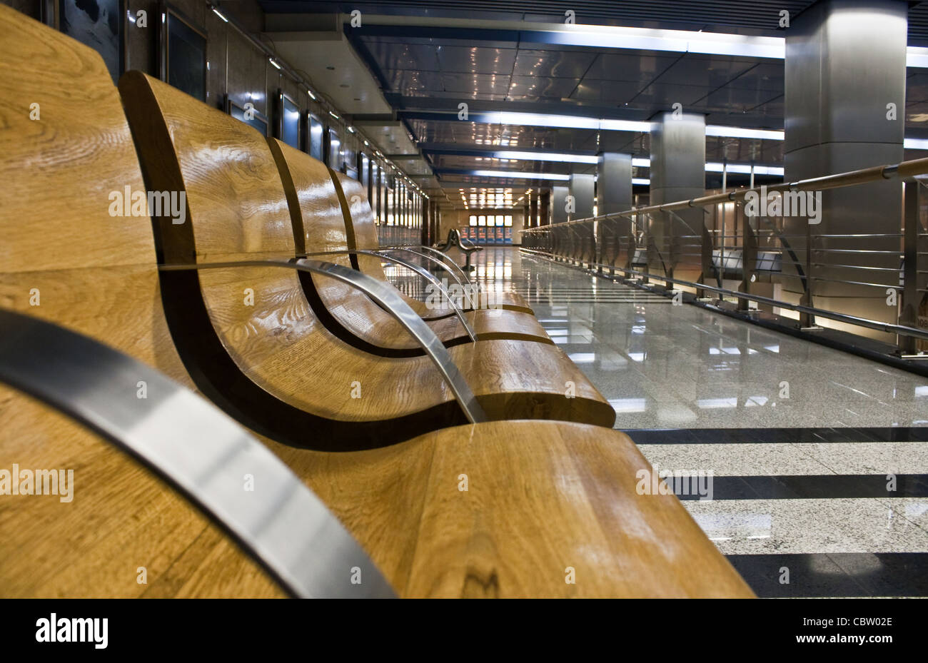Foto von der modernen u-Bahn-Bahnhofshalle Stockfoto