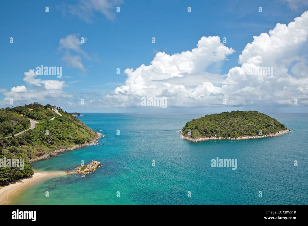 Blick auf Bewertung Strand am Promthep Cape. Insel Phuket, Thailand. Stockfoto