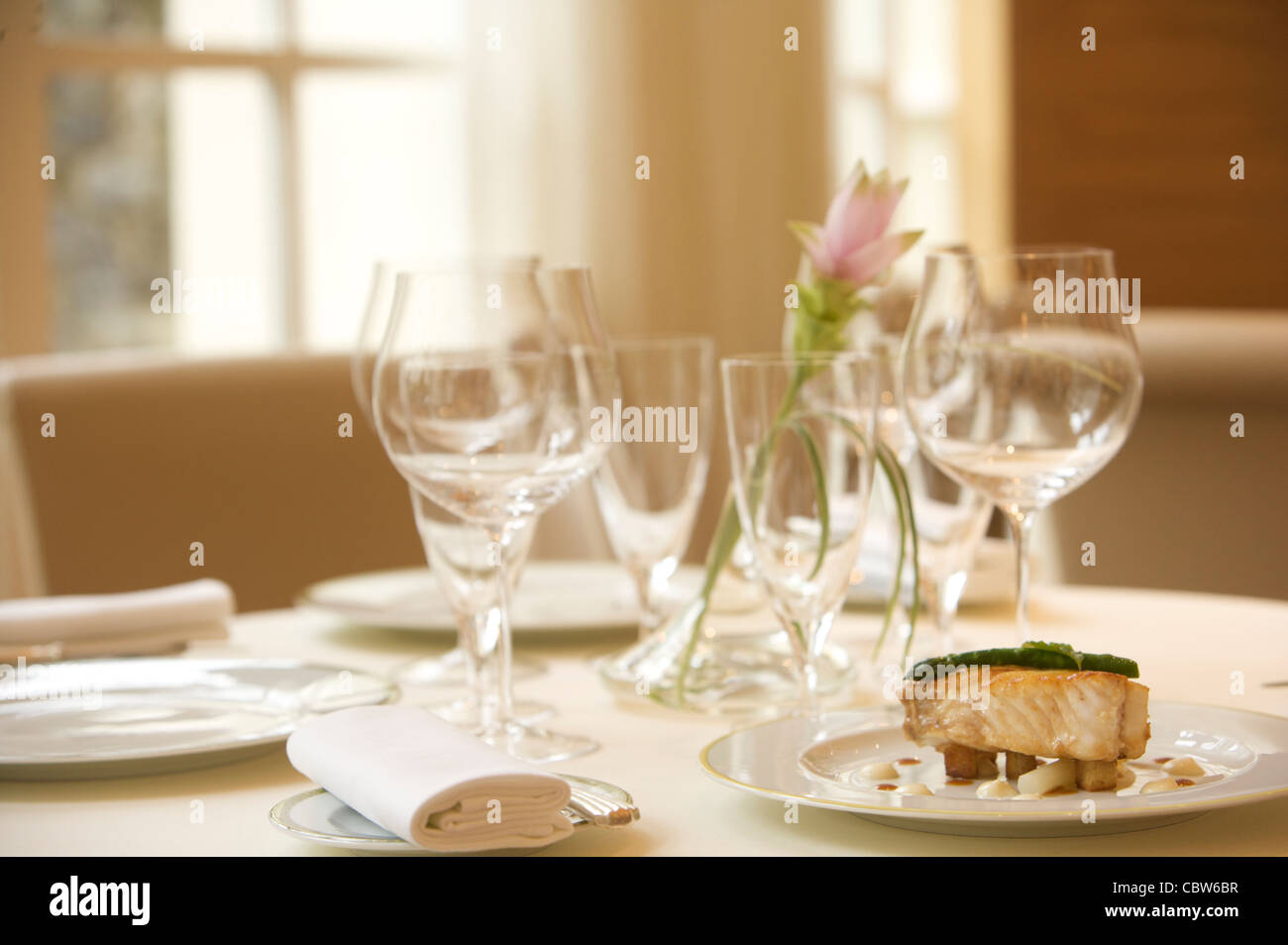 Vergoldete Essen vom Restaurant Patrick Guilbaud, die nur zwei Michelin-Sterne-Restaurant in der Merrion Hotel Dublin, Irland. Stockfoto