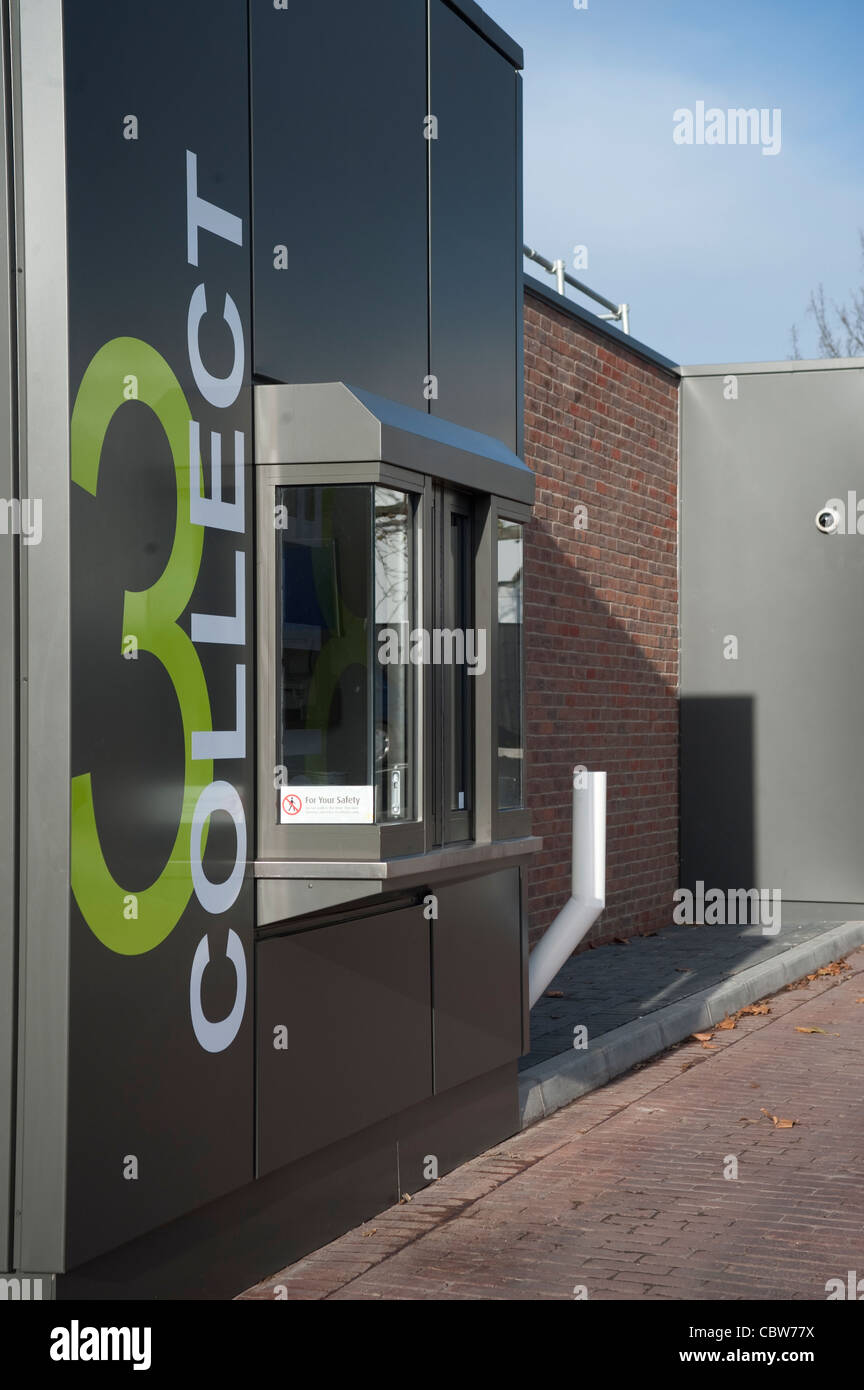 McDonalds durchfahren Restaurant in den Vororten von Harrow Stockfoto