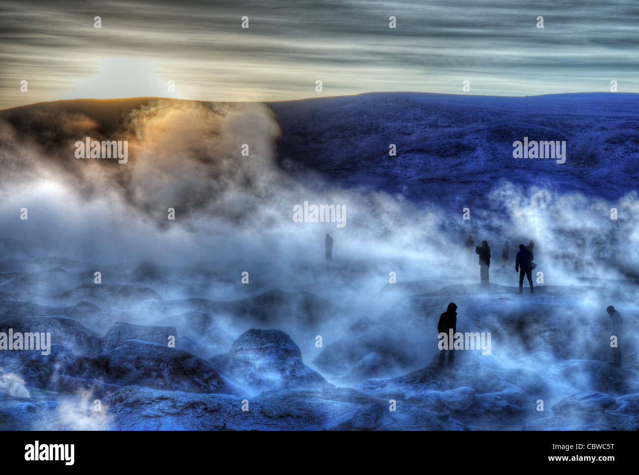 Fumarolen und seltsame Landschaften bei Sol de Manana Erdwärmefeldes in Bolivien in der Nähe der Grenze Bolivien/Chile Stockfoto