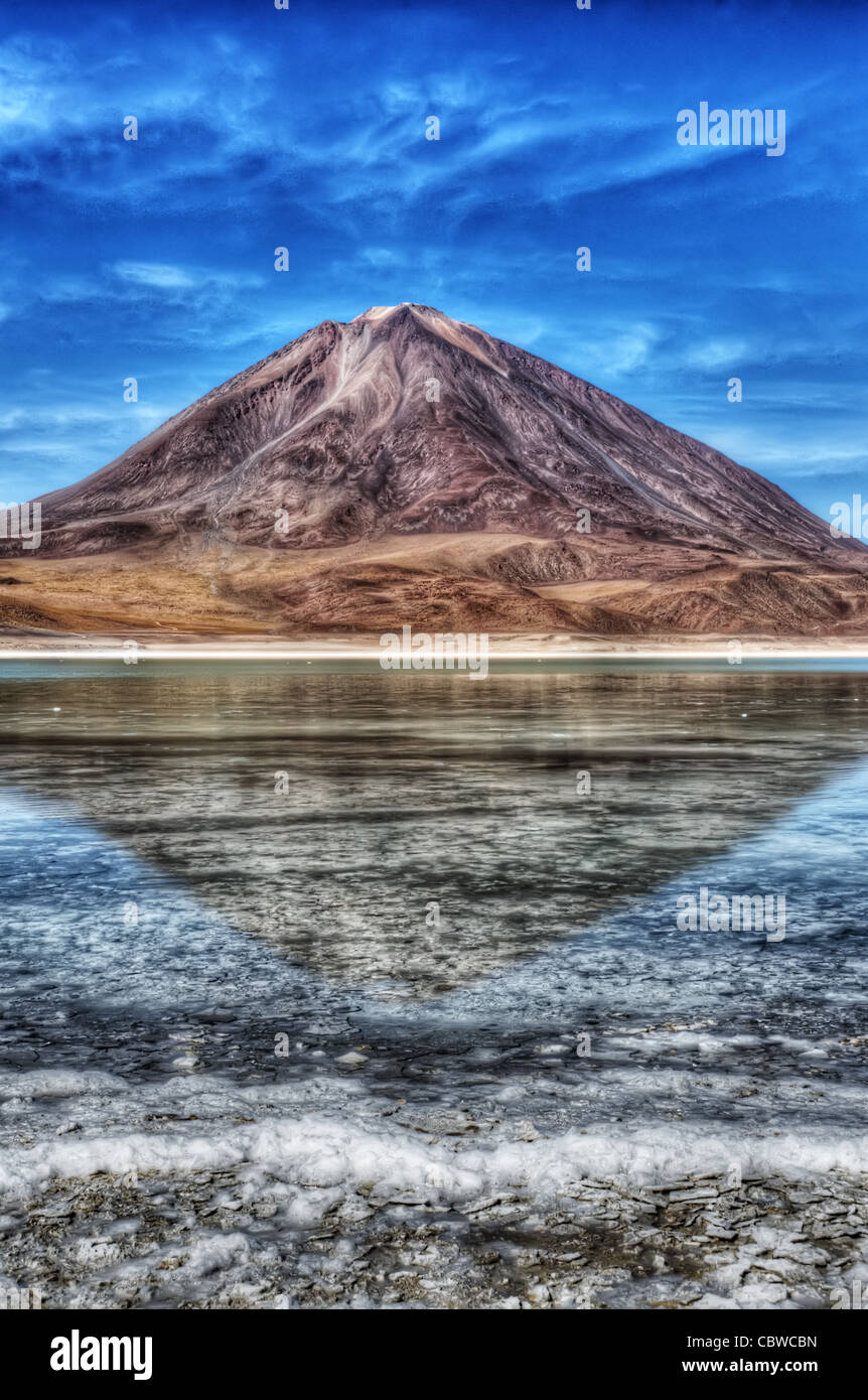 Laguna Verde und Vulkan Licancabur im Südwesten Boliviens Stockfoto