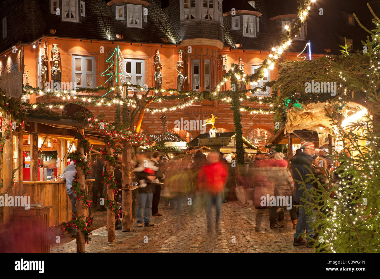 Weihnachtsmarkt am Markt Platz von Goslar, Harz Mountains, Niedersachsen, Deutschland Stockfoto