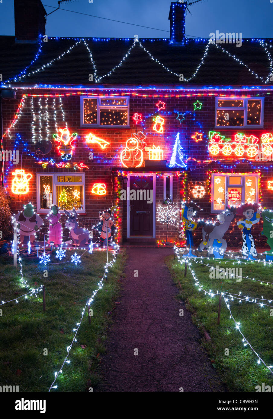 House christmas lights outside -Fotos und -Bildmaterial in hoher Auflösung  – Alamy