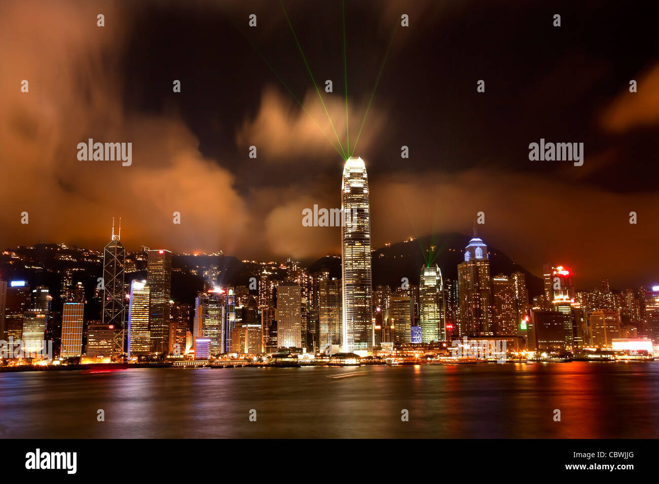 Hong Kong Hafen bei Nacht Lightshow von Kowloon Reflexion Stockfoto