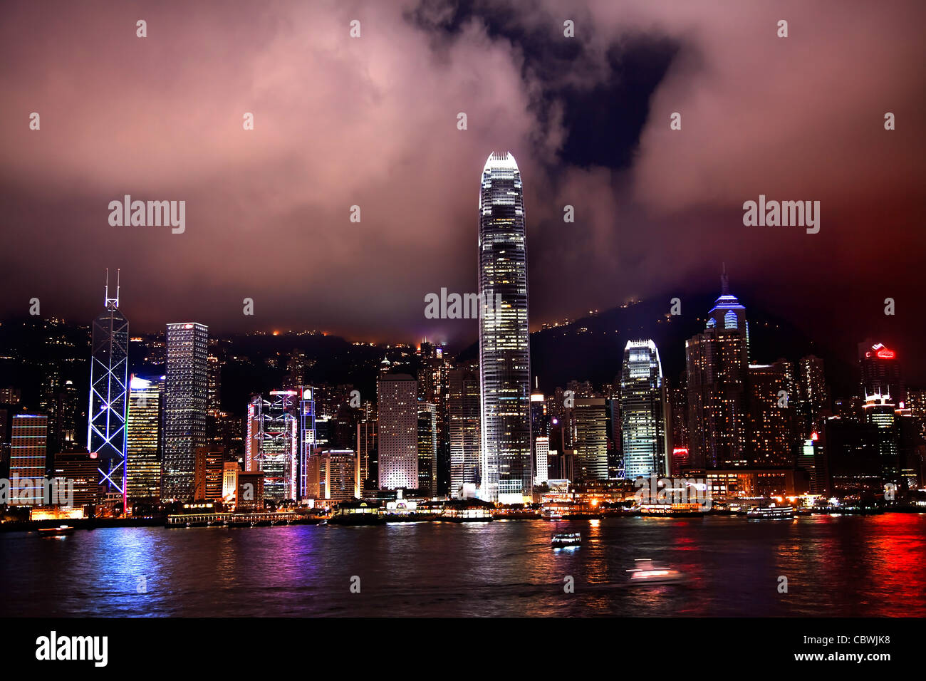 Hong Kong Hafen bei Nacht von Kowloon Reflexion Stockfoto