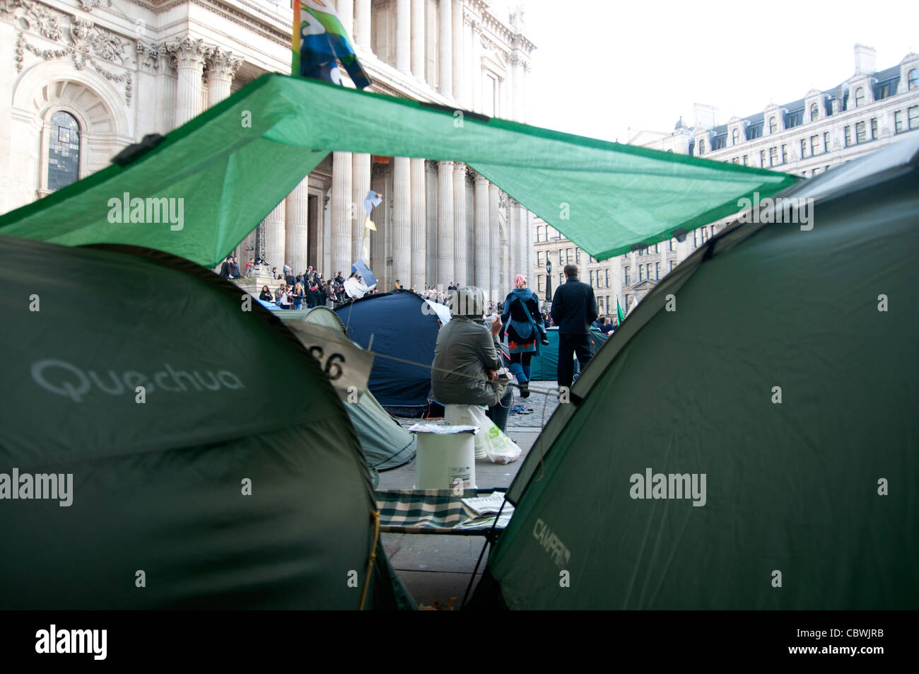 Anti-kapitalistischen Demonstration an der St Pauls Cathedral London England Stockfoto