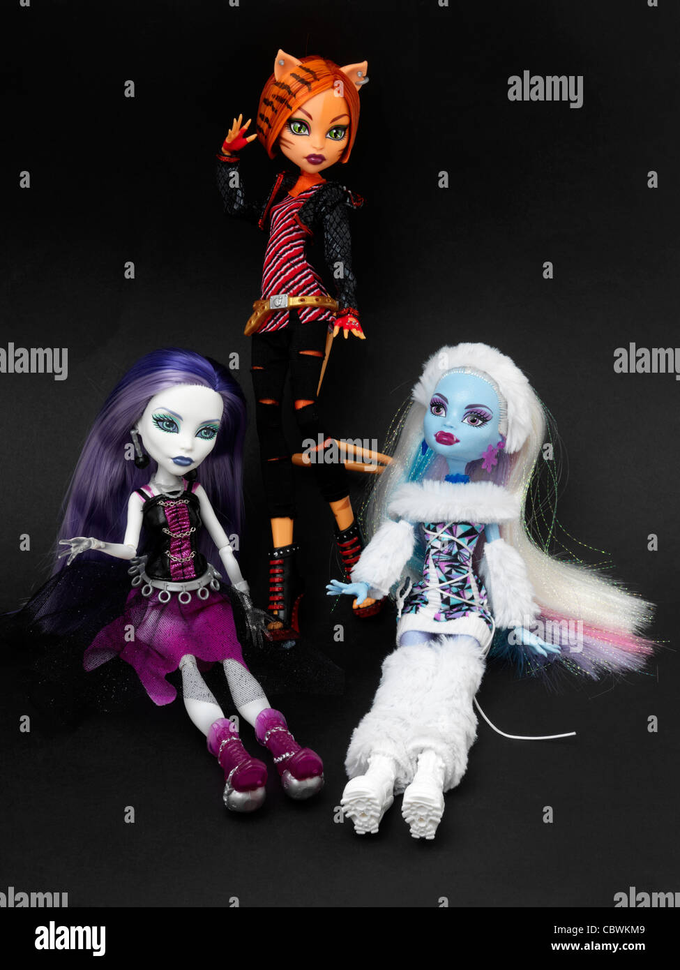 Monster High Puppen Spectra Vondergeist Tochter eines Geistes, Toralei  Tochter von einer Werkatze und Abbey Bominable Tochter von einem Yeti  Stockfotografie - Alamy
