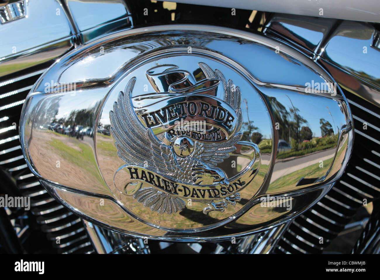 Harley Chrome, Detail der Reflexionen im Motor Stockfoto