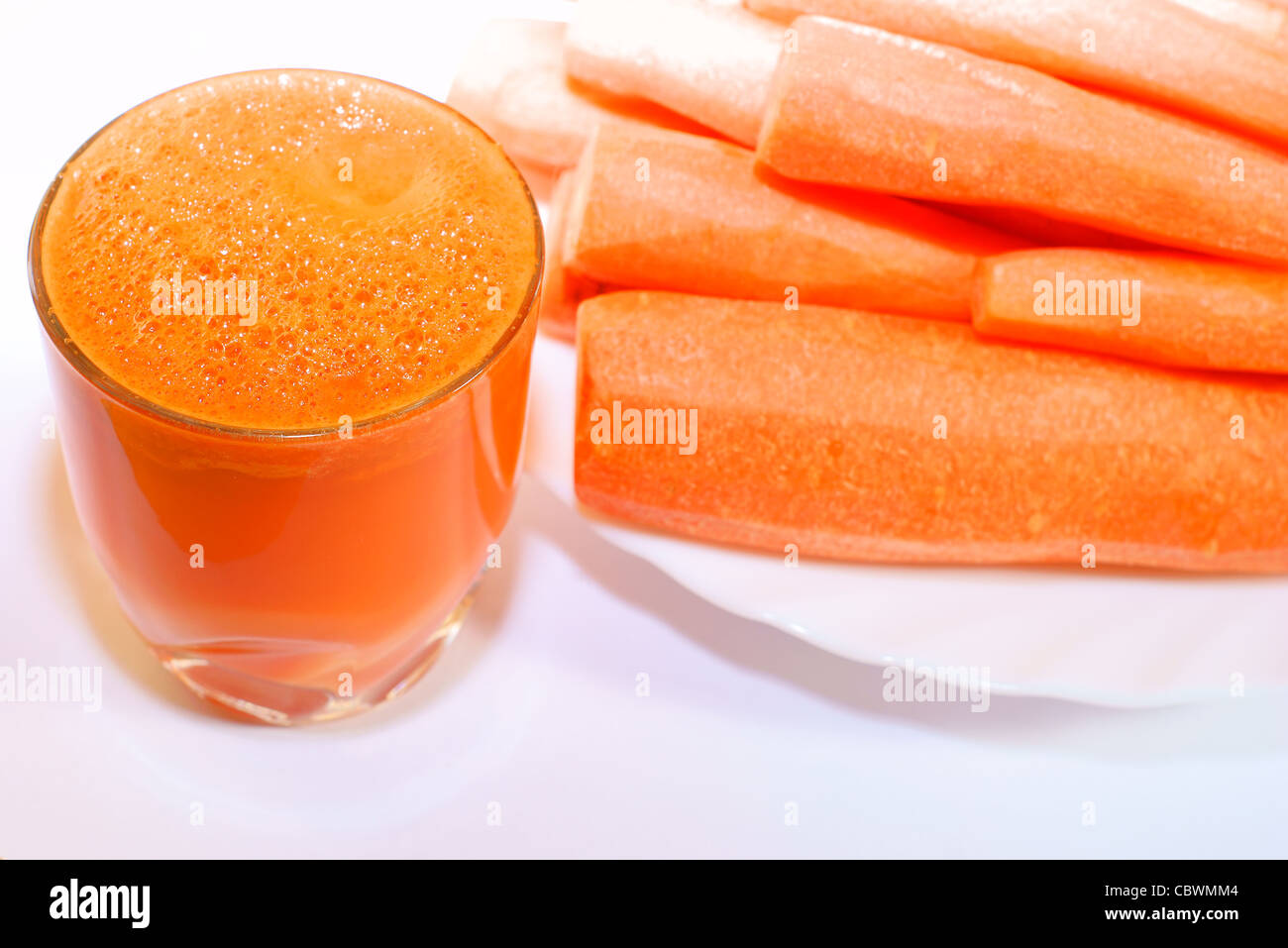 Karotten-Saft im Glas Stockfoto