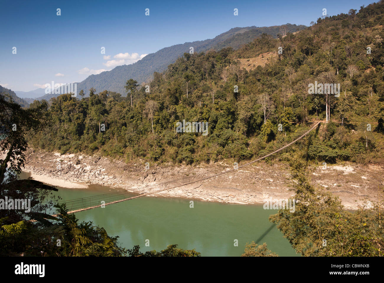 Indien, Arunachal Pradesh, Panging Dorf, Hängebrücke über Siang oder Digang River in den Ausläufern des Himalaya Stockfoto