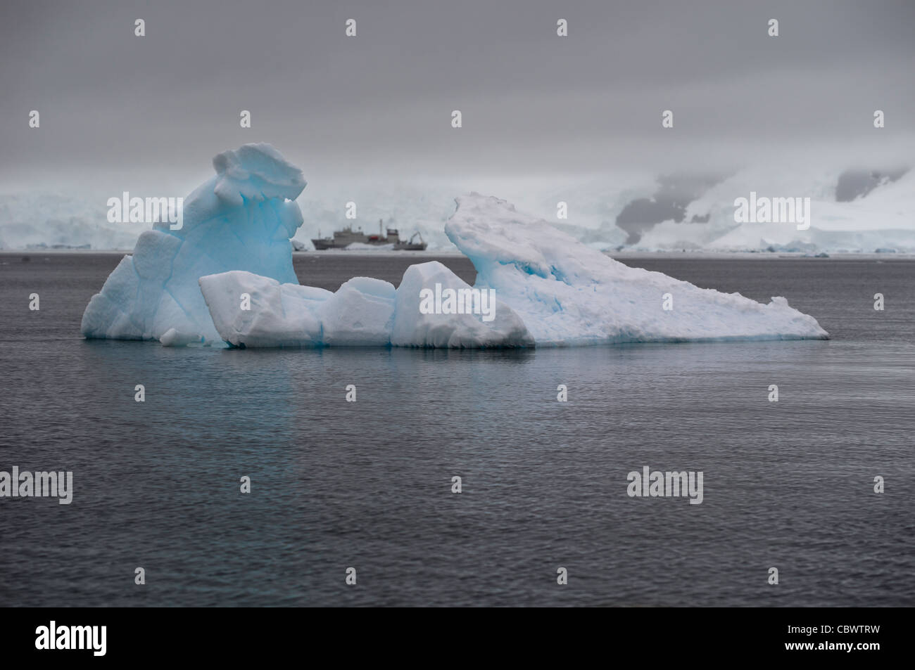 EISBERGE WILHELMINA BAY ANTARCTICA Stockfoto