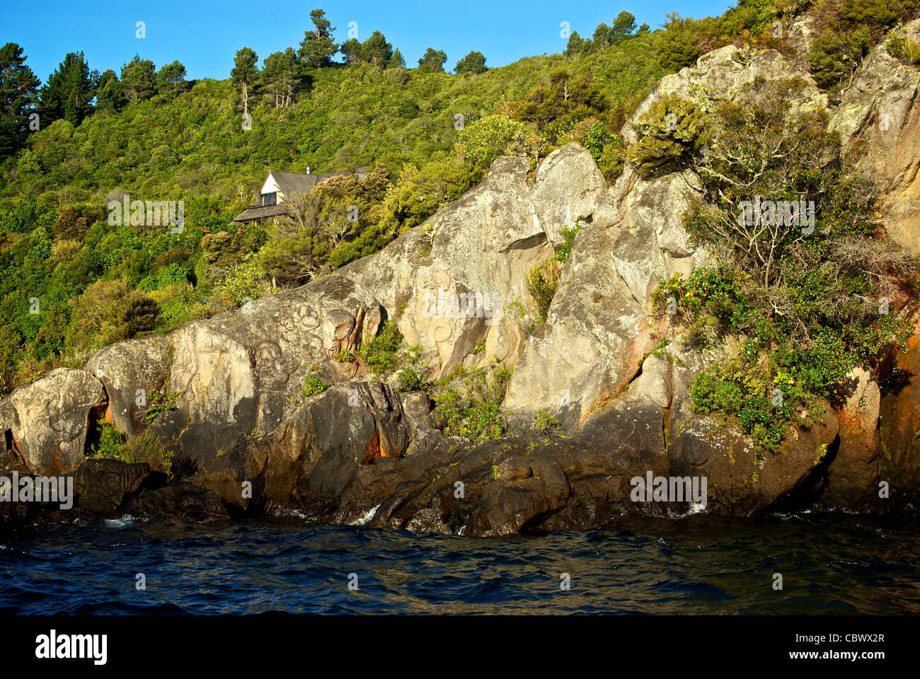 Moderne Maori rock Schnitzereien Darstellung Gott der Vulkane Great Lake Taupo New Zealand Stockfoto