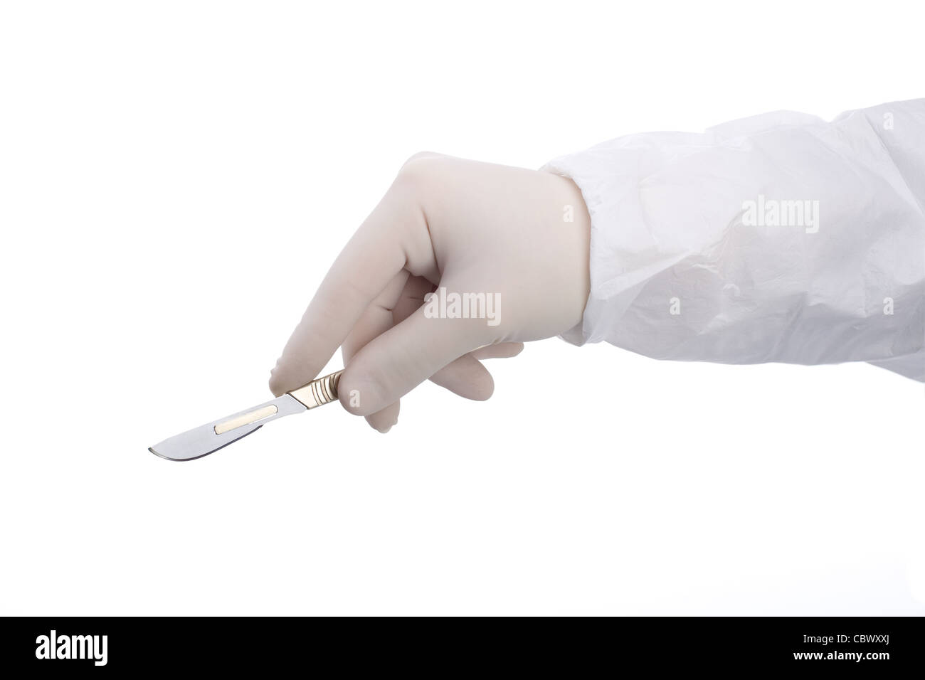 Skalpell in der Hand isoliert auf weißem Hintergrund Stockfoto
