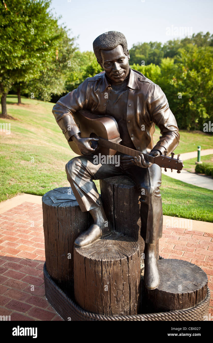 Statue von amerikanischer Soul Singer-Songwriter Otis Redding durch Künstler Bradley Cooley in Gateway Park Macon, Georgia. Stockfoto