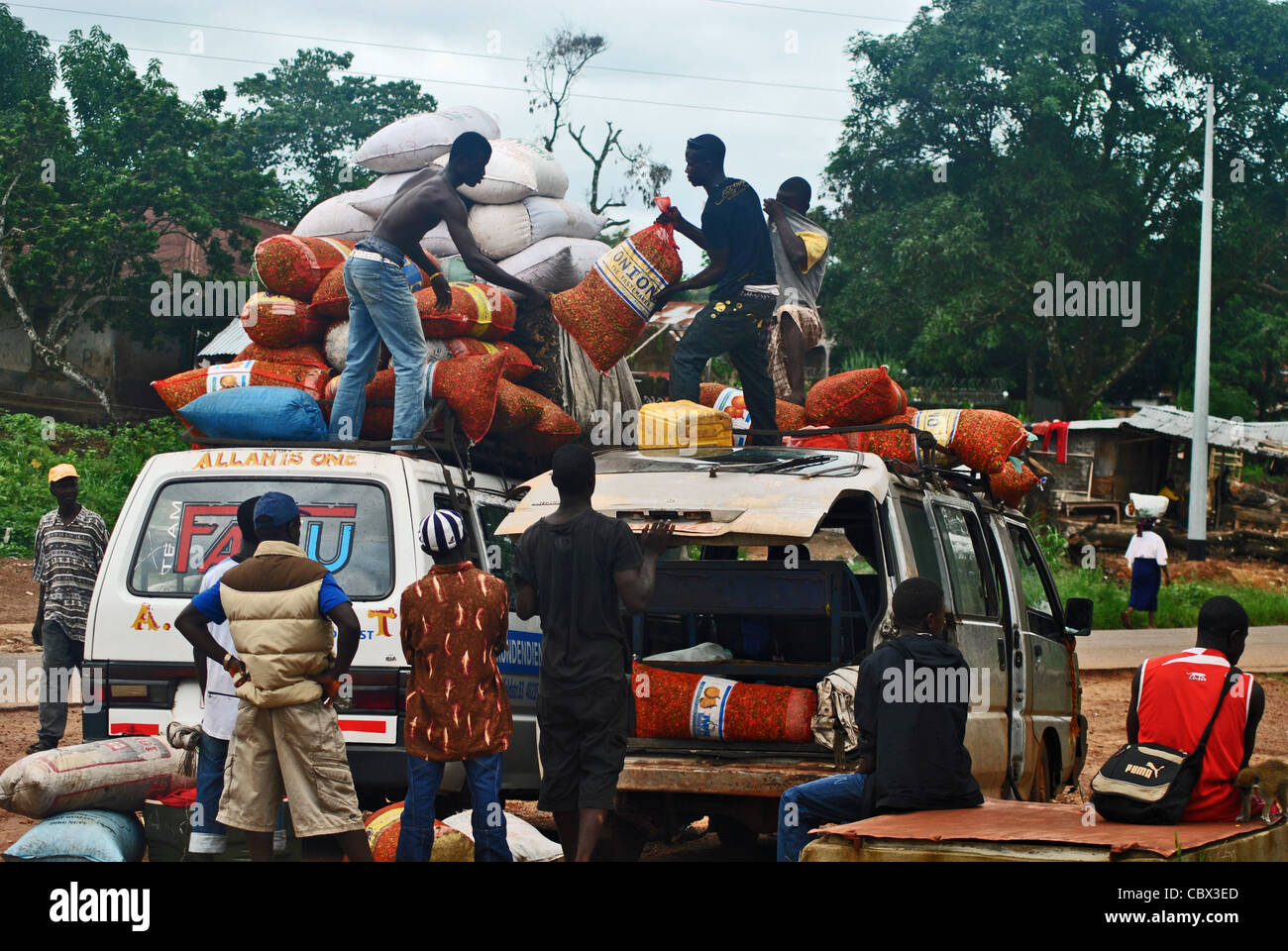 Überladenen Minibussen in Makeni, Sierra Leone Stockfoto
