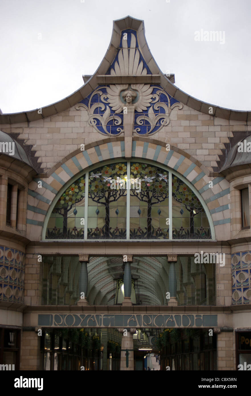 Royal Arcade shopping arcade von George Skipper und w.j. Neatby im Arts And Crafts Bewegungsstil Art Nouveau, Norwich, Norfolk, England Stockfoto