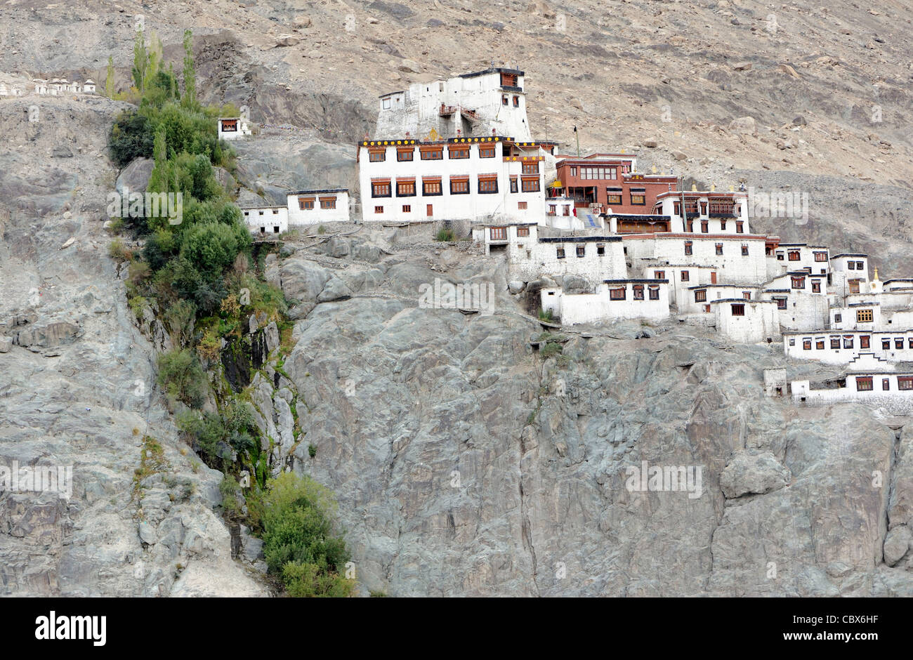 Diskit Deskit Gompa Kloster Diskit Gompa am Berghang über dem Shyok-Tal im Nordosten von Ladakh.  Ladahk Stockfoto