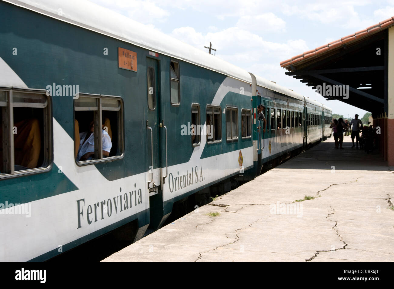 Bolivien. Santa Cruz-Abteilung. Eisenbahn in Puerto Pailas. Stockfoto