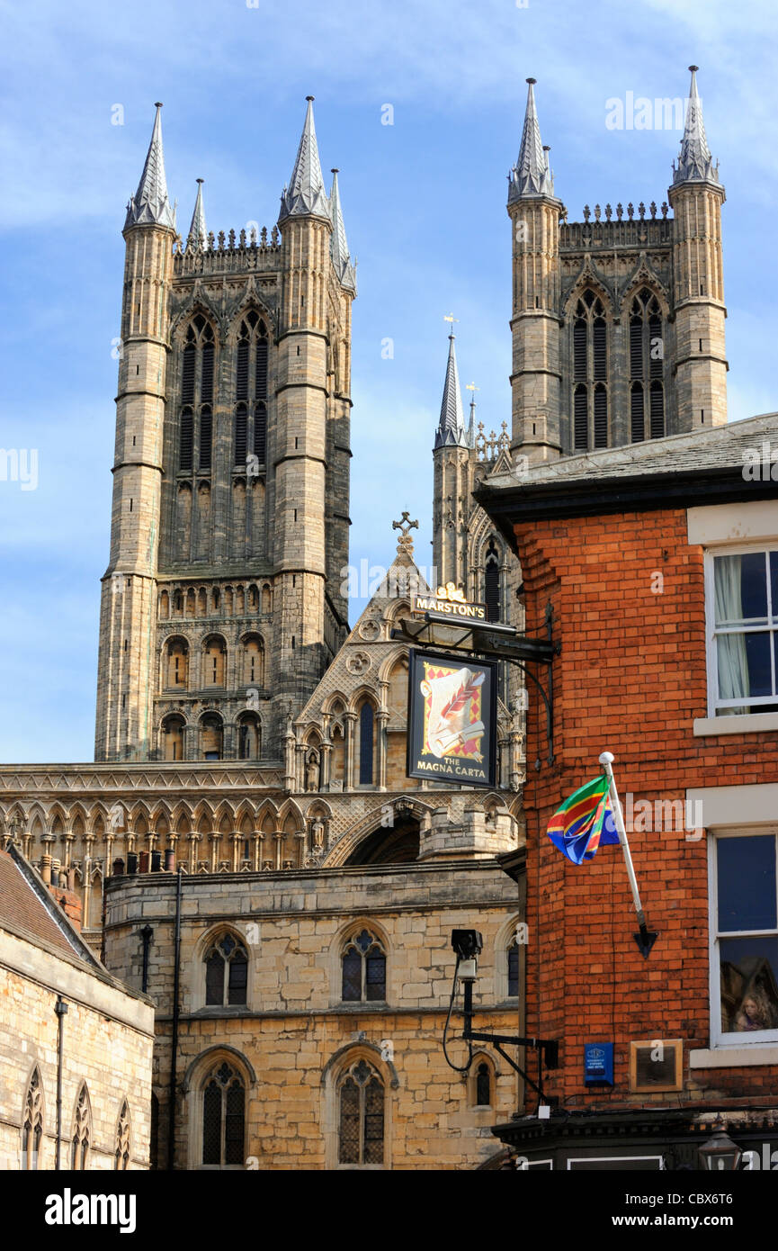 Die "Magna Carta" Pub und Lincoln Kathedrale Stockfoto