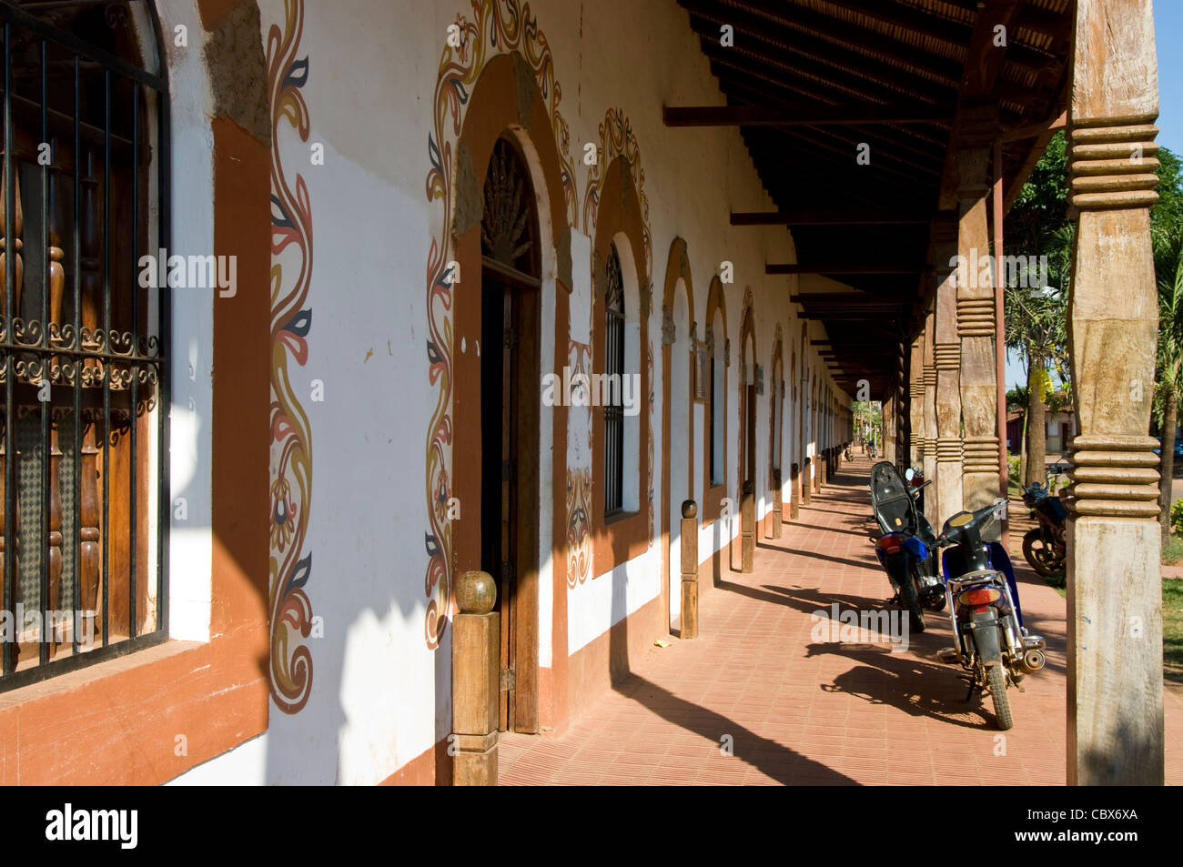 Bolivien. Santa Cruz. Haus im Kolonialstil in San Ignacio (Chiquitania). Stockfoto