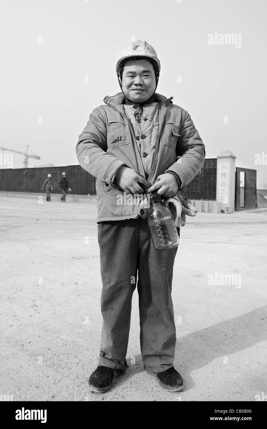 Dongbaxiang, Beijing. Wanderarbeiter auf einer Baustelle. Stockfoto