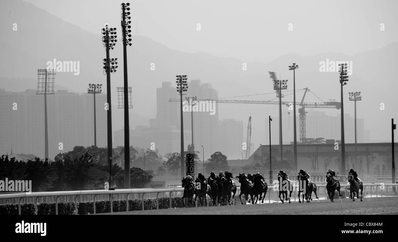 Sha Tin, Hong Kong. Jockeys, Rennen auf der Rennstrecke des Hong Kong Jockey Club. Stockfoto