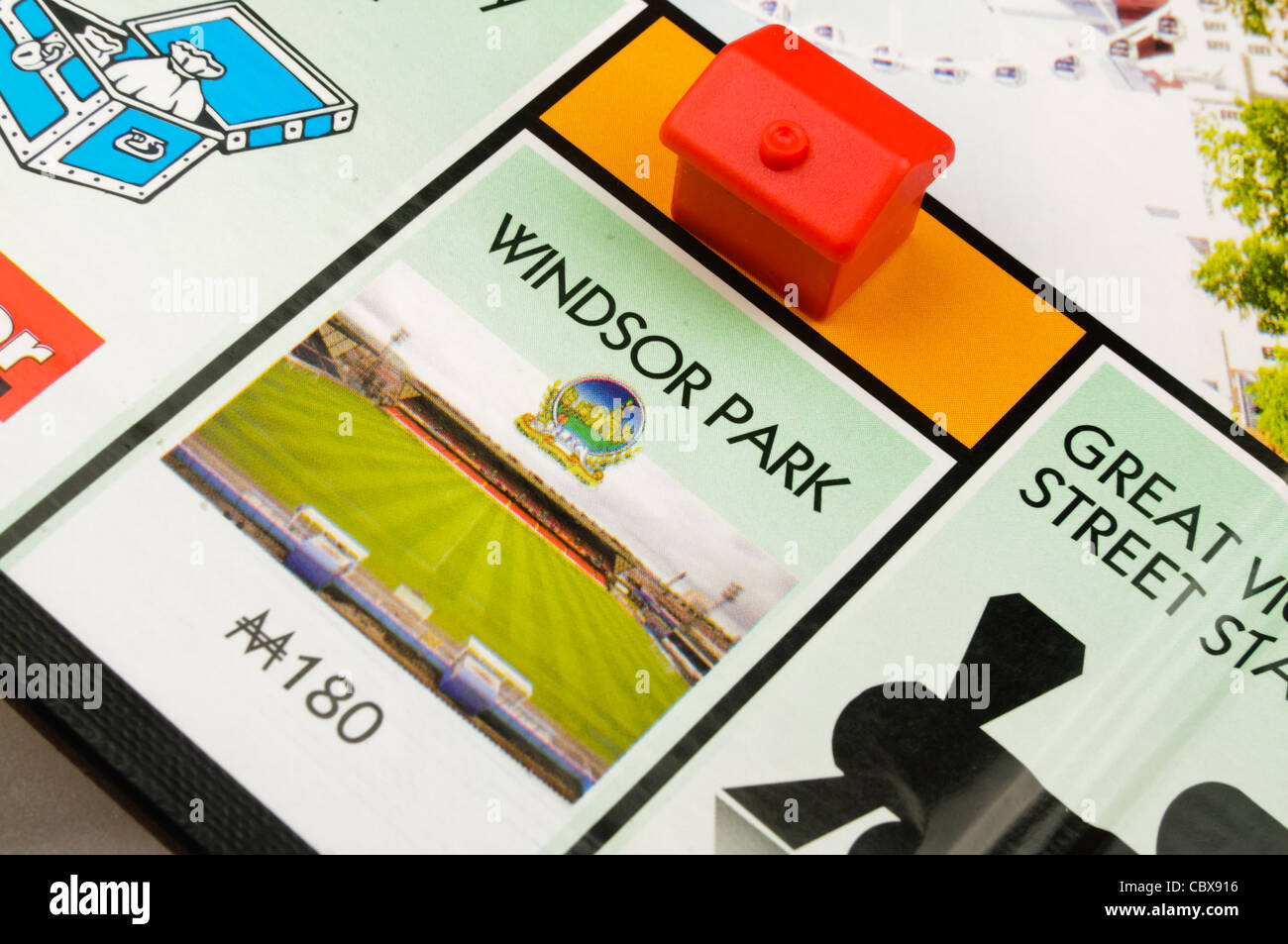Belfast-Monopol: Bau eines Hotels auf Windsor Park Football Ground Stockfoto