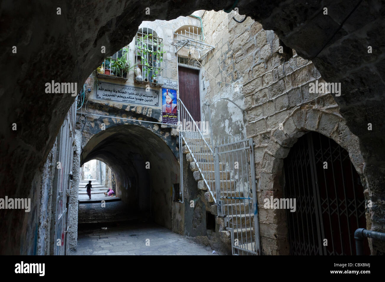 Straße mit Bögen und Porträt von Salah Ad-Din. Altstadt von Jerusalem. Israel Stockfoto