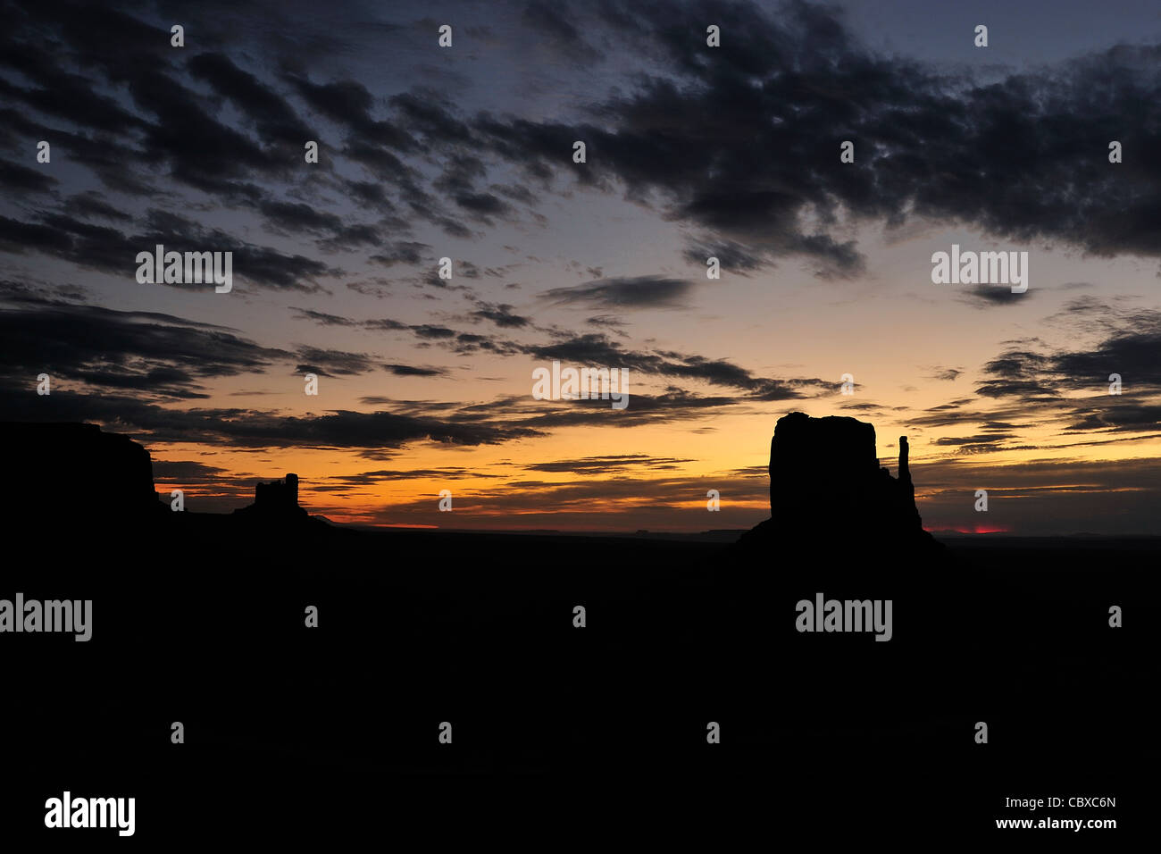 Monument Valley bei Sonnenaufgang Stockfoto