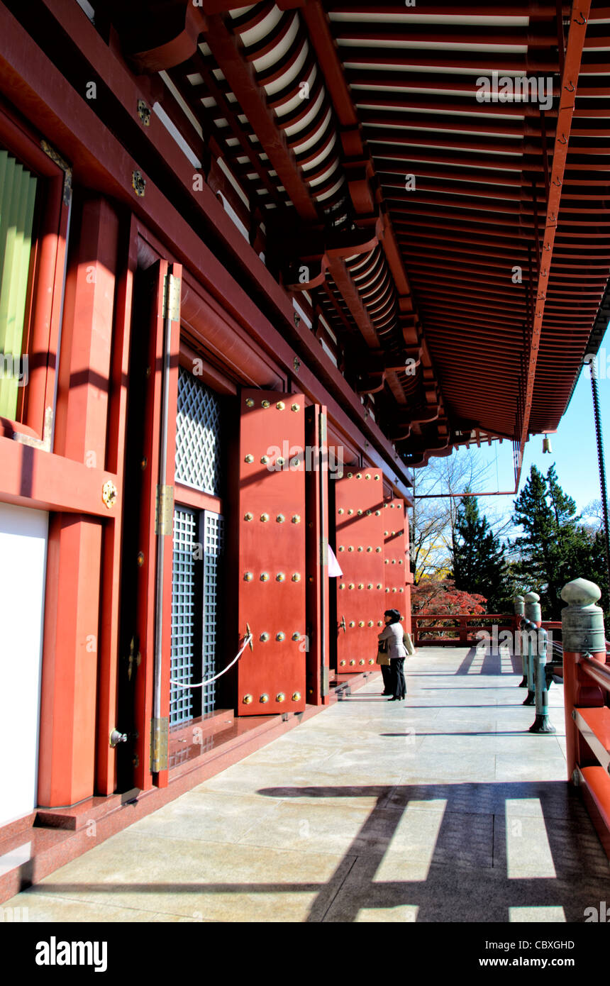 Naritasan Shinshoji-Tempel Daitou große Pagode Narita Japan // NARITA, Japan – der Daitou (großer Tempel) von Naritasan Shinshoji, der 58 Meter hoch auf dem Berg Narita thront. Diese moderne Ergänzung des alten buddhistischen Komplexes von Shingon wurde 1984 erbaut und wurde 940 n. Chr. gegründet. Sie verbindet zeitgenössisches architektonisches Design mit traditioneller religiöser Symbolik und dominiert die Skyline von Narita City. Stockfoto