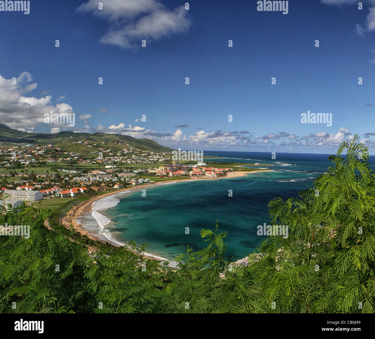 Ein Strand auf St. Kitts in der östlichen Karibik Stockfoto