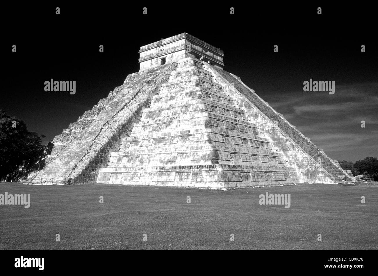 El Castillo oder Pyramide von Kukulkan in den Maya-Ruinen von Chichen Itza, Yucatan, Mexiko Stockfoto