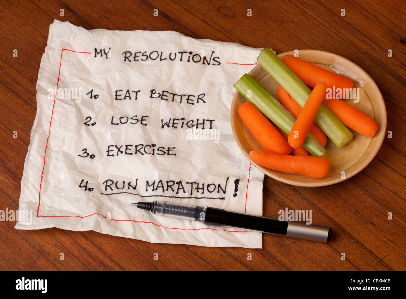 gesunde und ehrgeizige Neujahrs-Vorsätze (Diät, verlieren Gewicht, Bewegung, laufen Marathon) - Serviette Handschrift Stockfoto