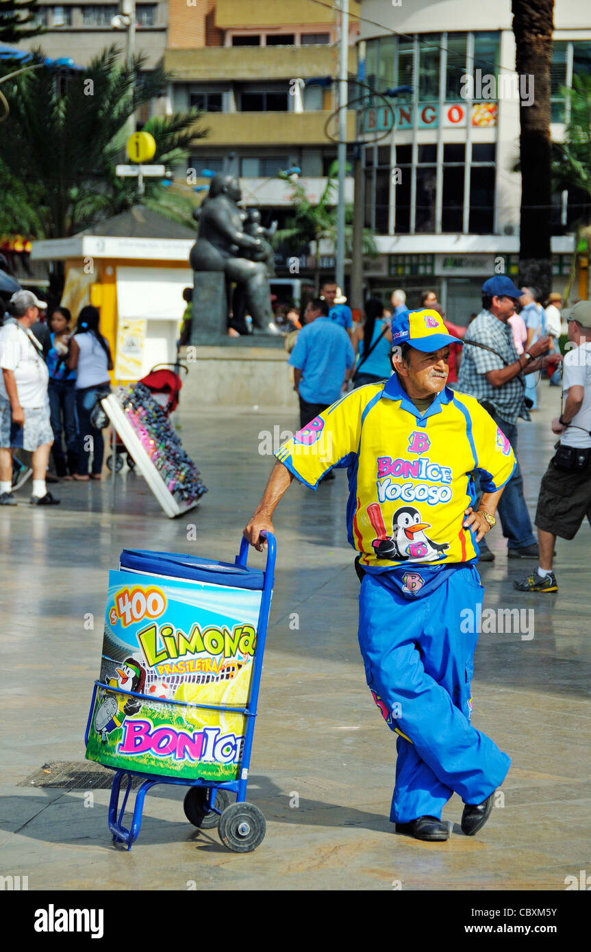 Anbieter von Eis bei Plaza Botero, Medellin, Antioquia, Kolumbien, Lateinamerika Stockfoto Anbieter von Eis bei Plaza Botero, Medellin, Antioquia, Kolumbien, Lateinamerika Stockfoto