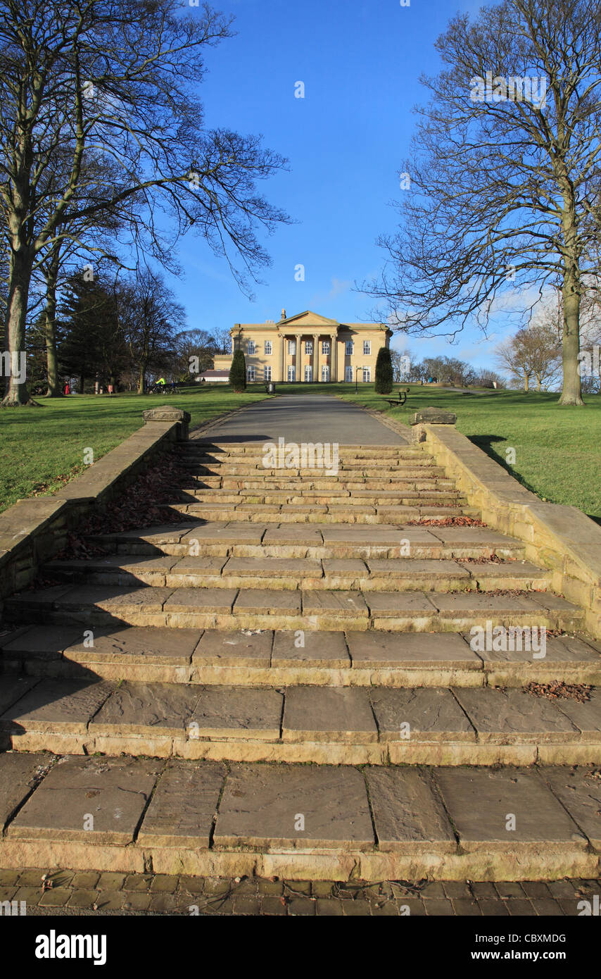 Treppen hinauf zum Herrenhaus, Roundhay Park, Leeds, West Yorkshire, England, Großbritannien Stockfoto