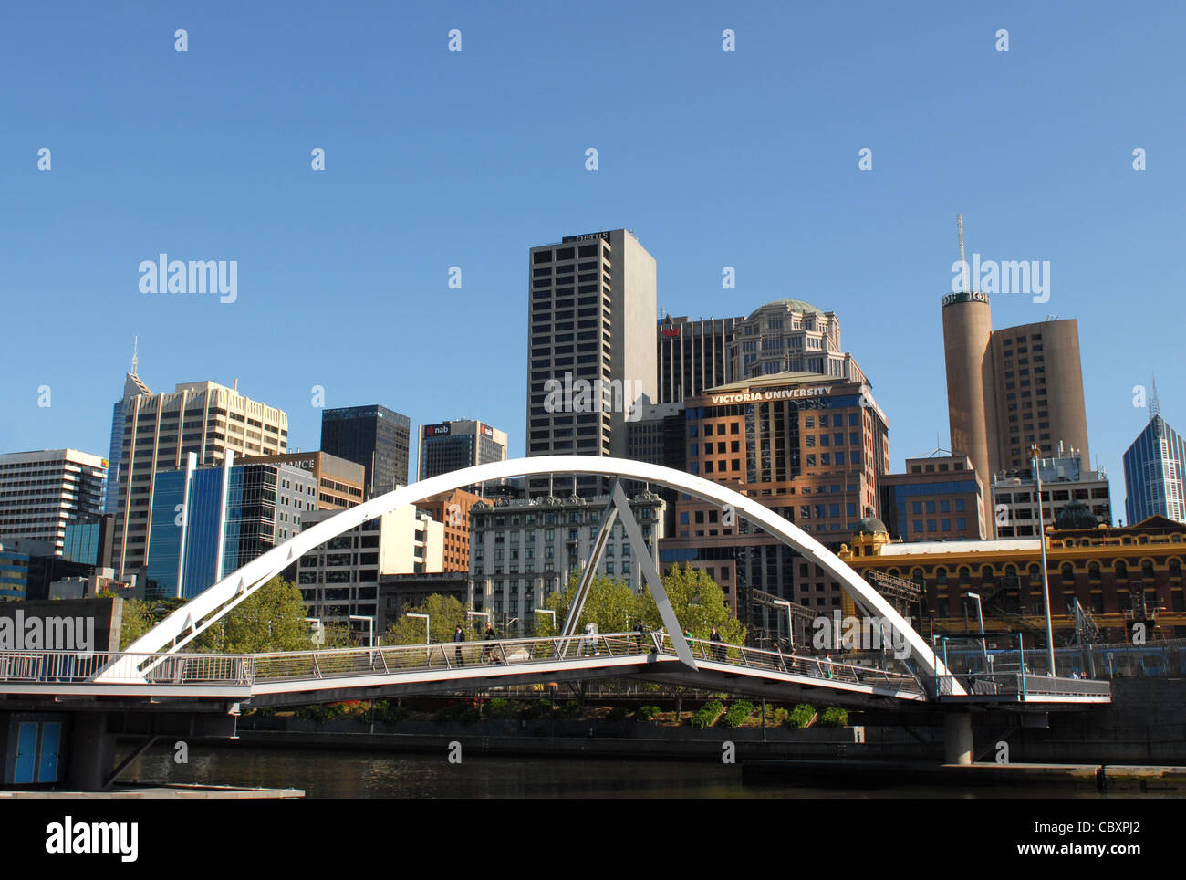 Yarra Fußgängerbrücke verbindet Southbank, Central Business District of Melbourne, Victoria, Australien Stockfoto