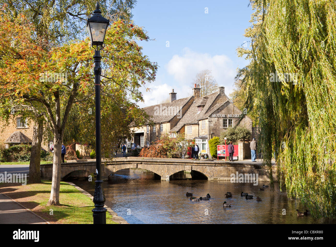 Das Motormuseum im Cotswold-Dorf Bourton on the Water, Gloucestershire, Großbritannien Stockfoto