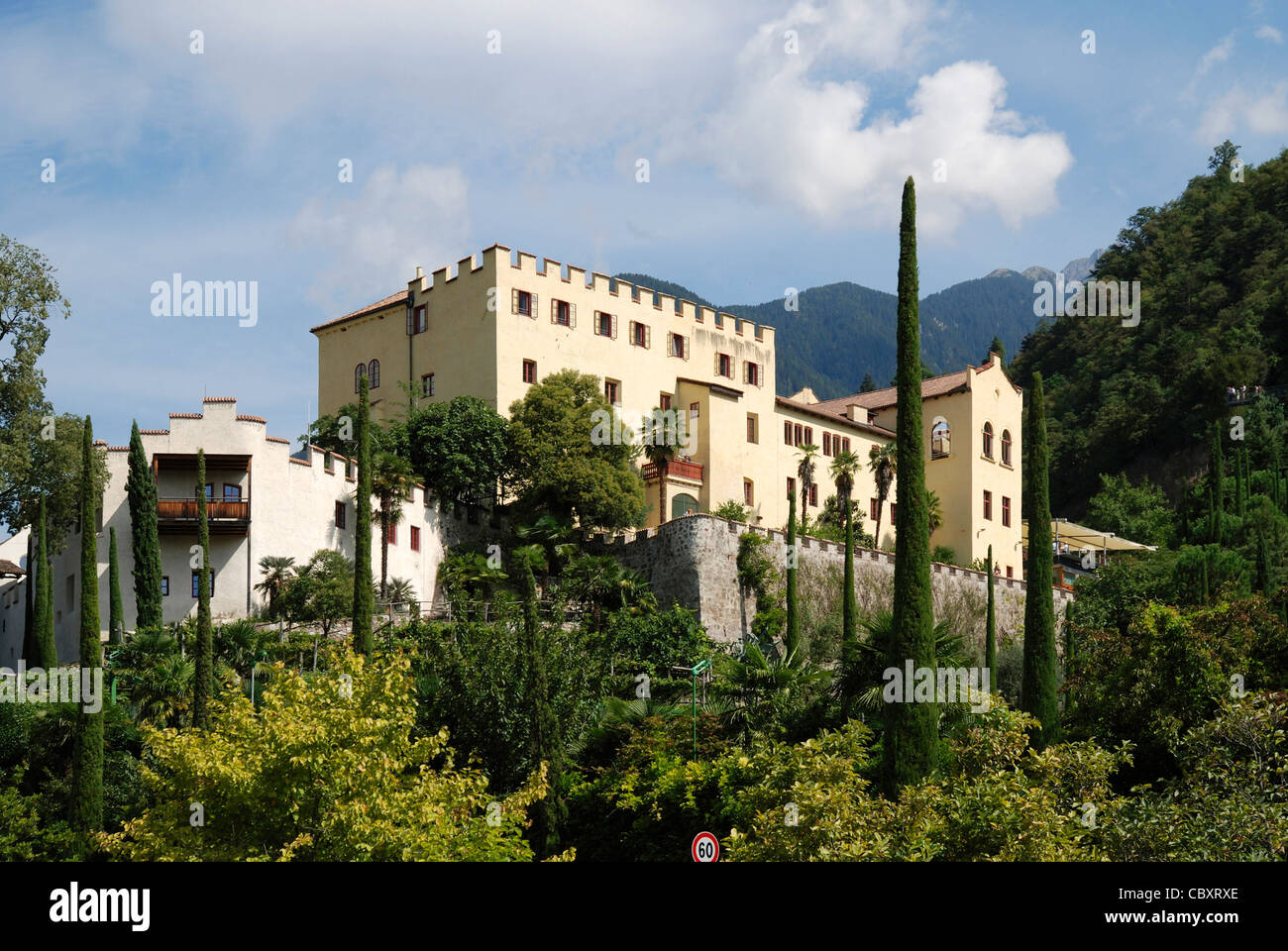 Schloss Trauttmansdorff mit den Botanischen Garten von Meran in Südtirol. Stockfoto