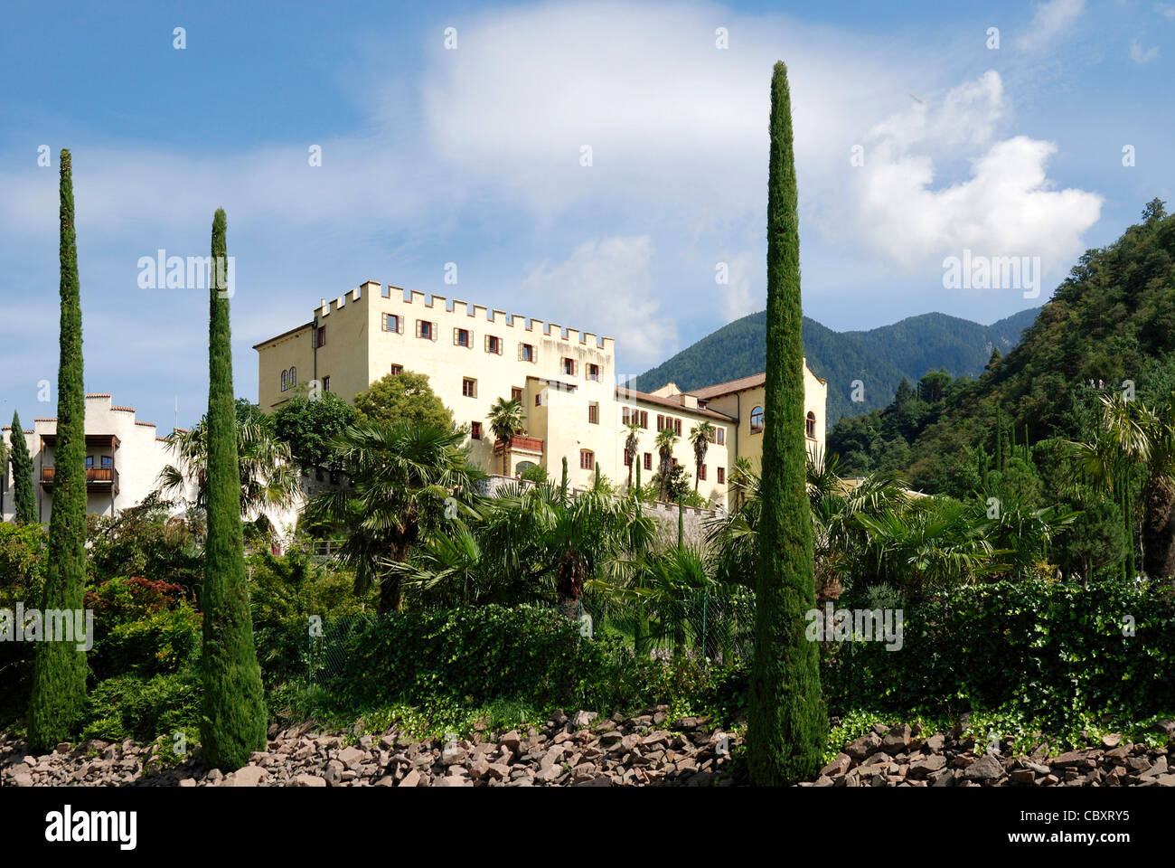 Schloss Trauttmansdorff mit den Botanischen Garten von Meran in Südtirol. Stockfoto